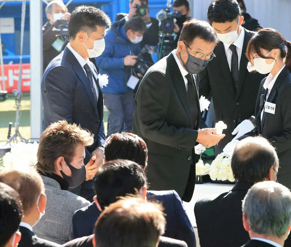 【画像・写真】巨人・原監督、「ヒマワリ」ミスターvs「月見草」ノムさん目の当たり「お互いが認め合った同士」