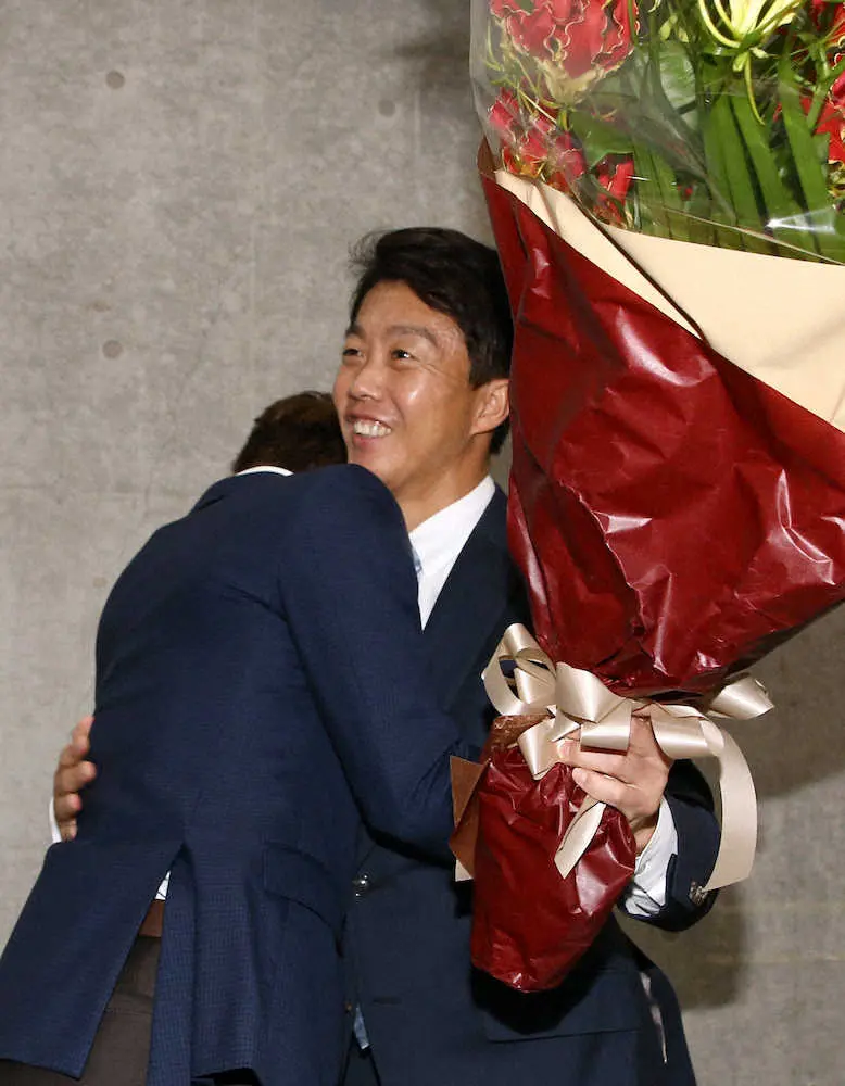 【画像・写真】日本ハムの鶴岡慎也　涙の引退表明「やりきった気持ち」ダルへ「いなければここにいなかった」