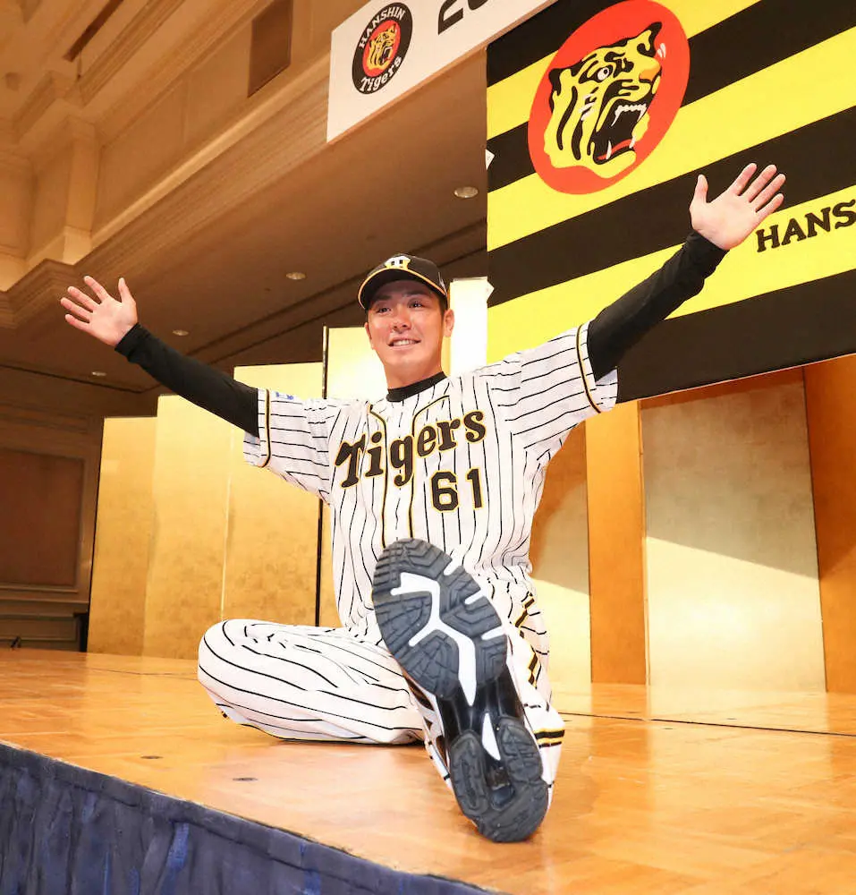 【画像・写真】阪神ドラ6・豊田　ユニ着こなしバッチリ!　高校、大学、社会人「タテジマ」の男が聖地沸かせます