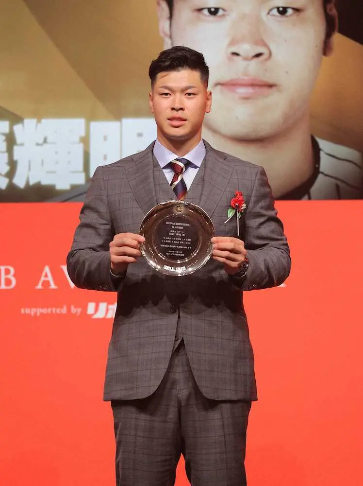 【画像・写真】阪神・佐藤輝　同じ新人のDeNA・牧を称賛「3割は自分は遠い。1年目から達成するのはすごい」