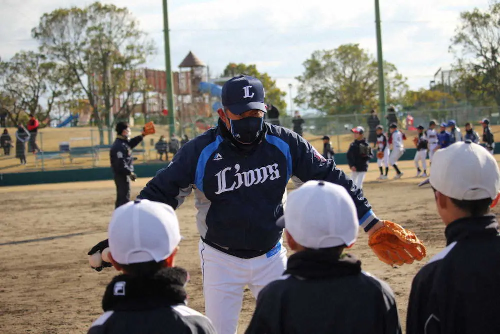 【画像・写真】西武・辻監督　由伸と投げたいやつ「出てこいや～！」来年3・25開幕投手争い　本命は光成も