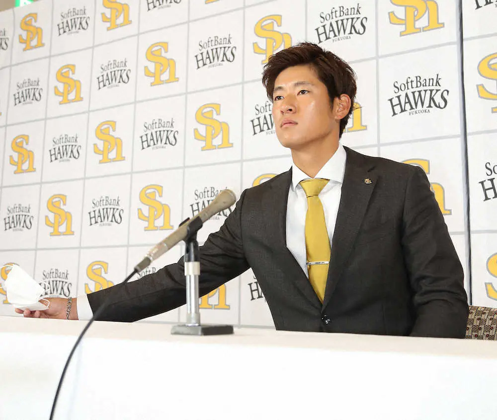 【画像・写真】ソフトバンク・上林　1000万円減でサイン「ほぼ何もしていない…心機一転、気持ちを新たに」
