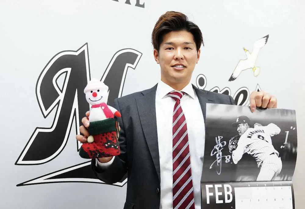 【画像・写真】ロッテ・中村奨　結婚報告&年俸1.1億円でサイン「おじさんには負けられない」