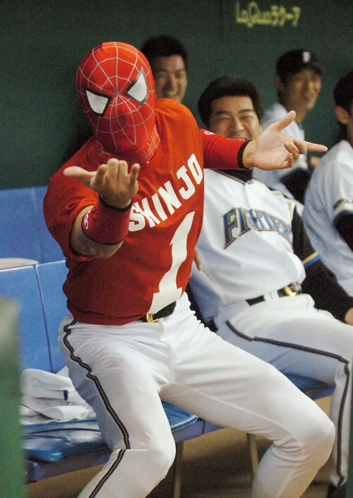 【画像・写真】新庄監督　スパイダーマンのかぶり物は、あの芸人のアイデアだった　行きつけの飲食店で…
