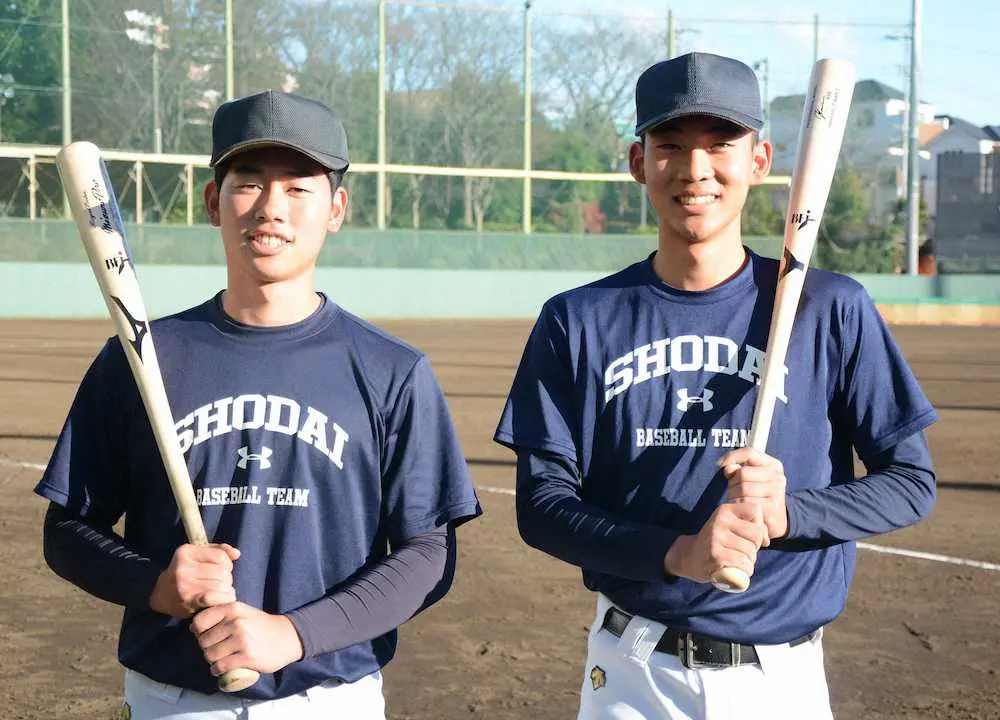 年内最後の練習を行った横浜商大の粟田（左）と鷲田