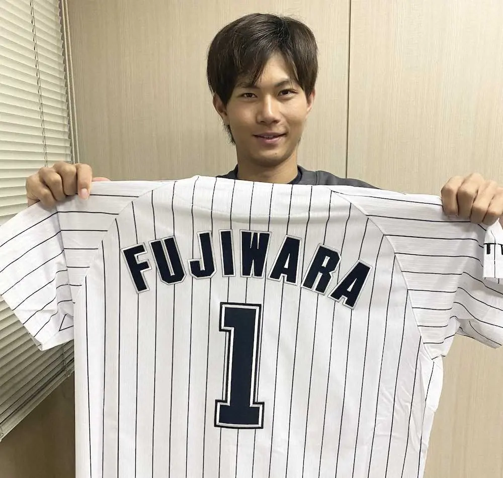 【画像・写真】新庄監督のように…ロッテ・藤原　背番号１で「スターになる！」