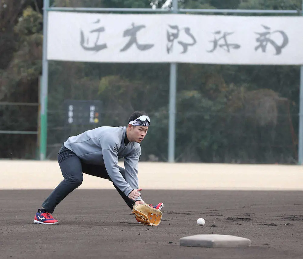 【画像・写真】阪神・佐藤輝　新年の誓い！ホームランは「100本」　自主トレ公開で三塁ノックも披露