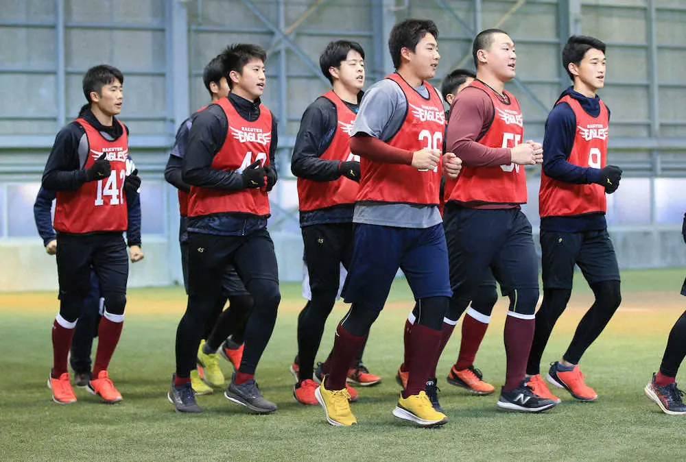 【画像・写真】楽天のドラ1吉野　腰の違和感で新人合同自主トレ初日から一部別メニュー調整