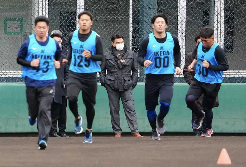 【画像・写真】ロッテ・井口監督　ルーキーに喝、ドラ5八木に「一番前に行けよ！」
