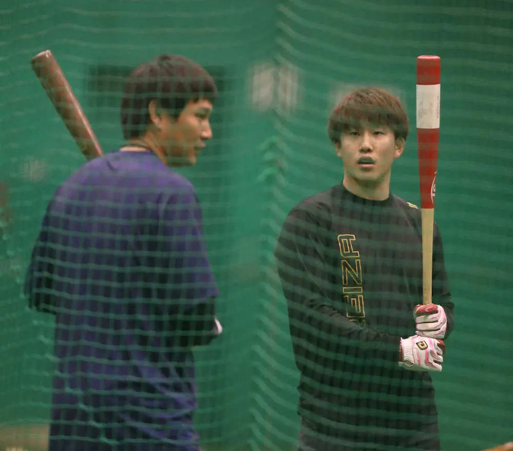 【画像・写真】広島・小園　日本一軍団と自主トレ　「ヤクルトに勝てるように」　連覇阻止で“恩返し”