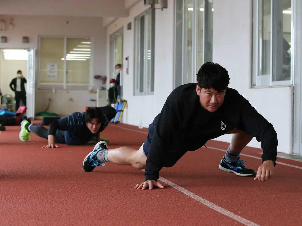 【画像・写真】「軸足がつぶれる」阪神・藤浪に宿敵エース・菅野から金言　頭を下げて実現した合同自主トレ