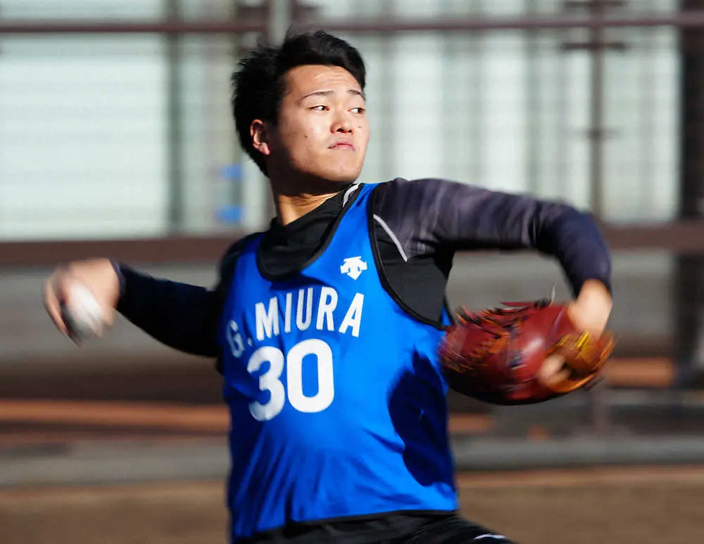 【画像・写真】DeNAドラ4銀二、初日ブルペン目指すぜヨ・ロ・シ・ク！！