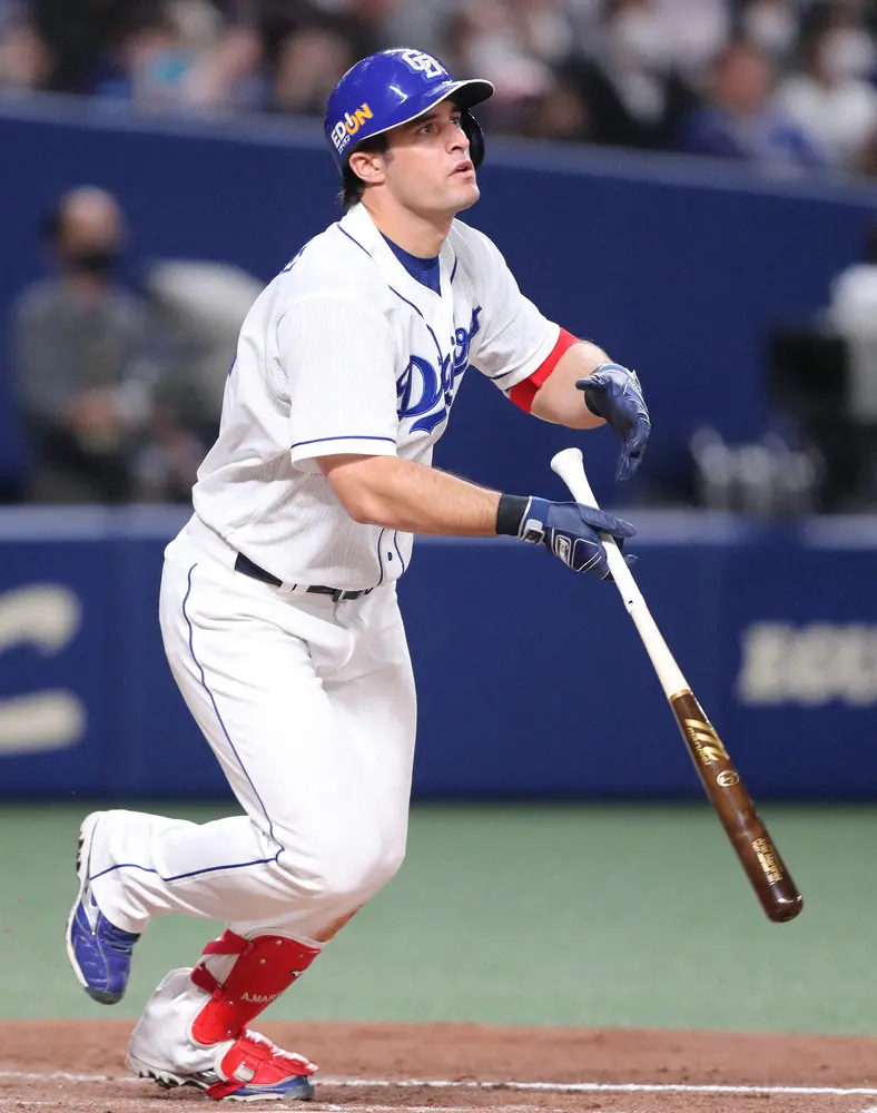 【画像・写真】中日のA・マルティネスと育成ワカマツが来日　隔離期間終了後にチーム合流