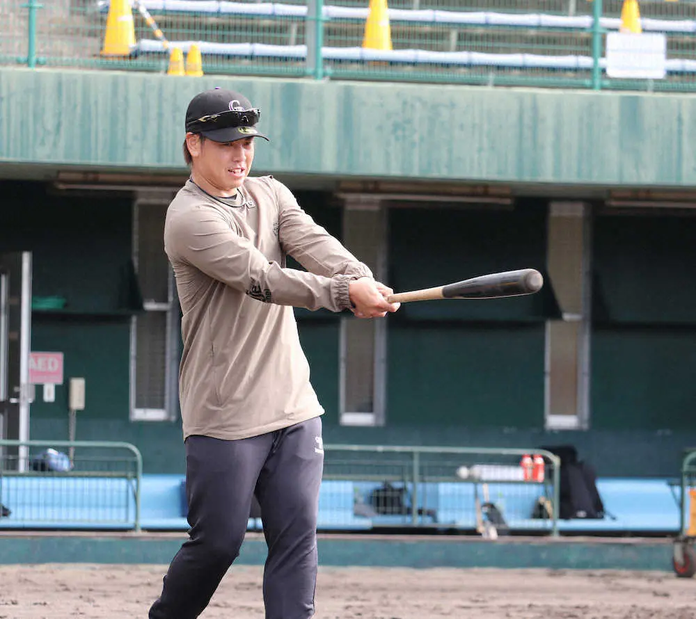 【画像・写真】阪神・梅野「打撃の面で数多く打つようにしている」　優勝捕手へ充実の沖縄自主トレ公開