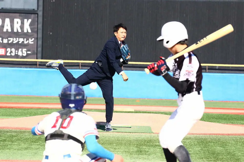 【画像・写真】くら寿司トーナメントに元メジャーリーガー見参!　川崎宗則が始球式&解説「スカウトの人は今のうちに…」