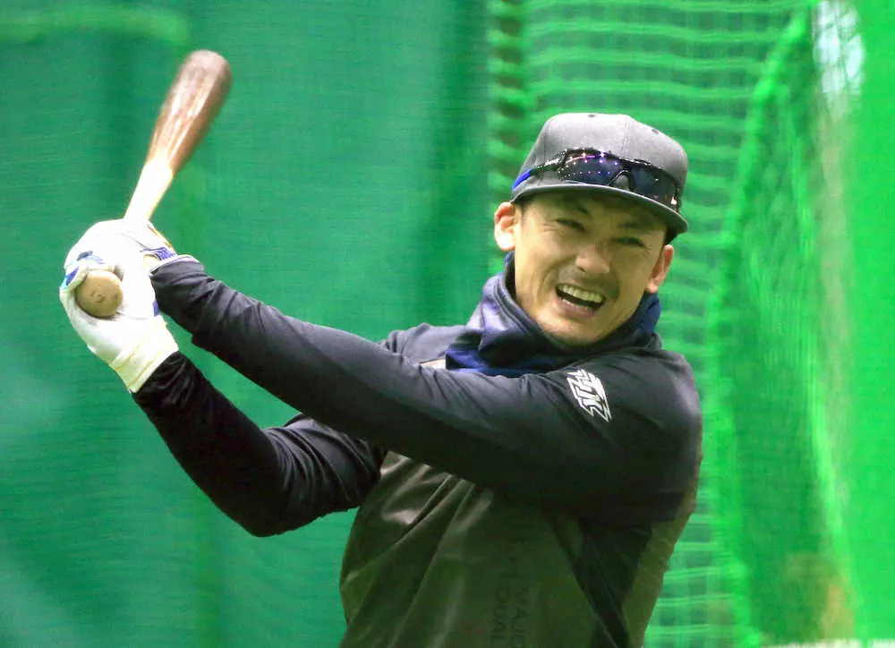 【画像・写真】西武・栗山　なめらかな「シルクスイング」修得目指す　自主トレ公開