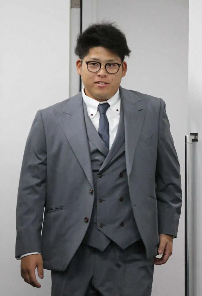 【画像・写真】オリックス沢田　400万円減で契約更改　昨年11月に右肘手術　「キャンプ中にはブルペンに入れる」