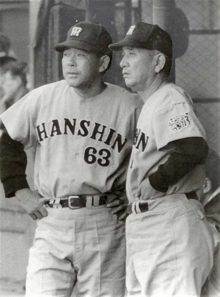 阪神・藤本定義監督（右）と右腕となった青田昇コーチ（1962年当時）