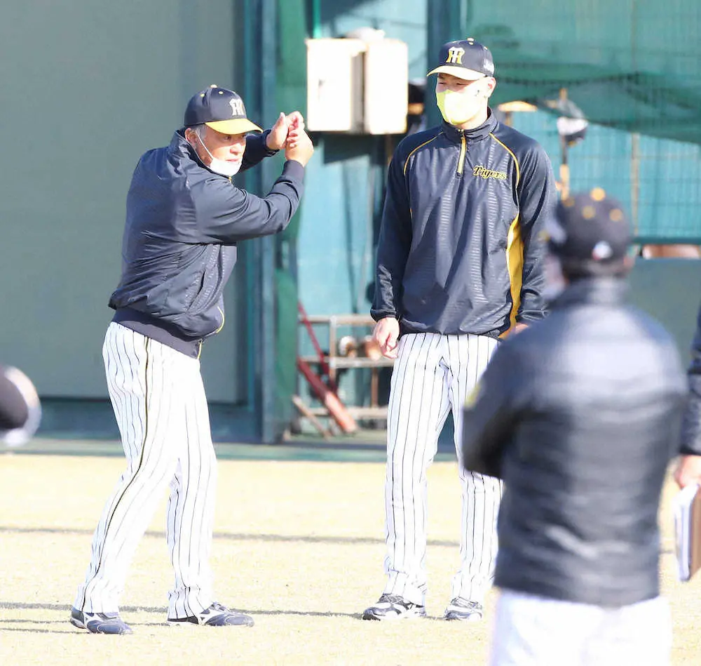 【画像・写真】阪神・藤井康コーチ　佐藤輝の進化を全力サポート「4スタンス理論しっかり教えていきたい」