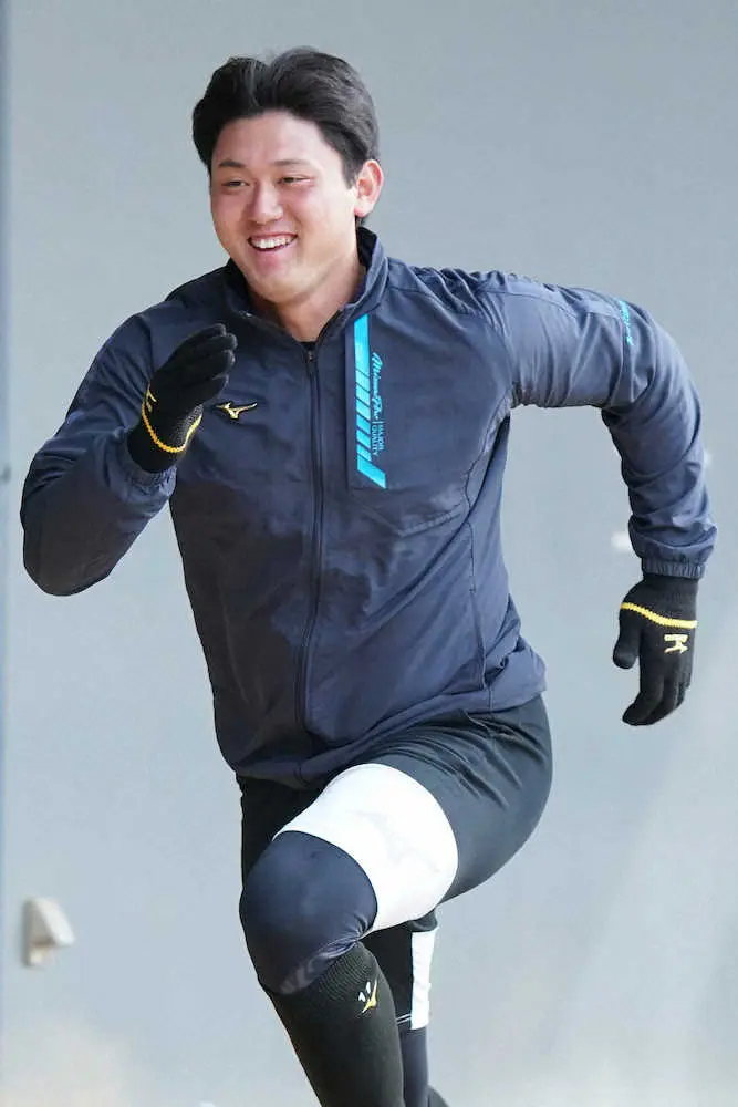 【画像・写真】服が「パツパツ」パワーアップの巨人・平内　1軍キャンプへ「初日からどんどんアピール」