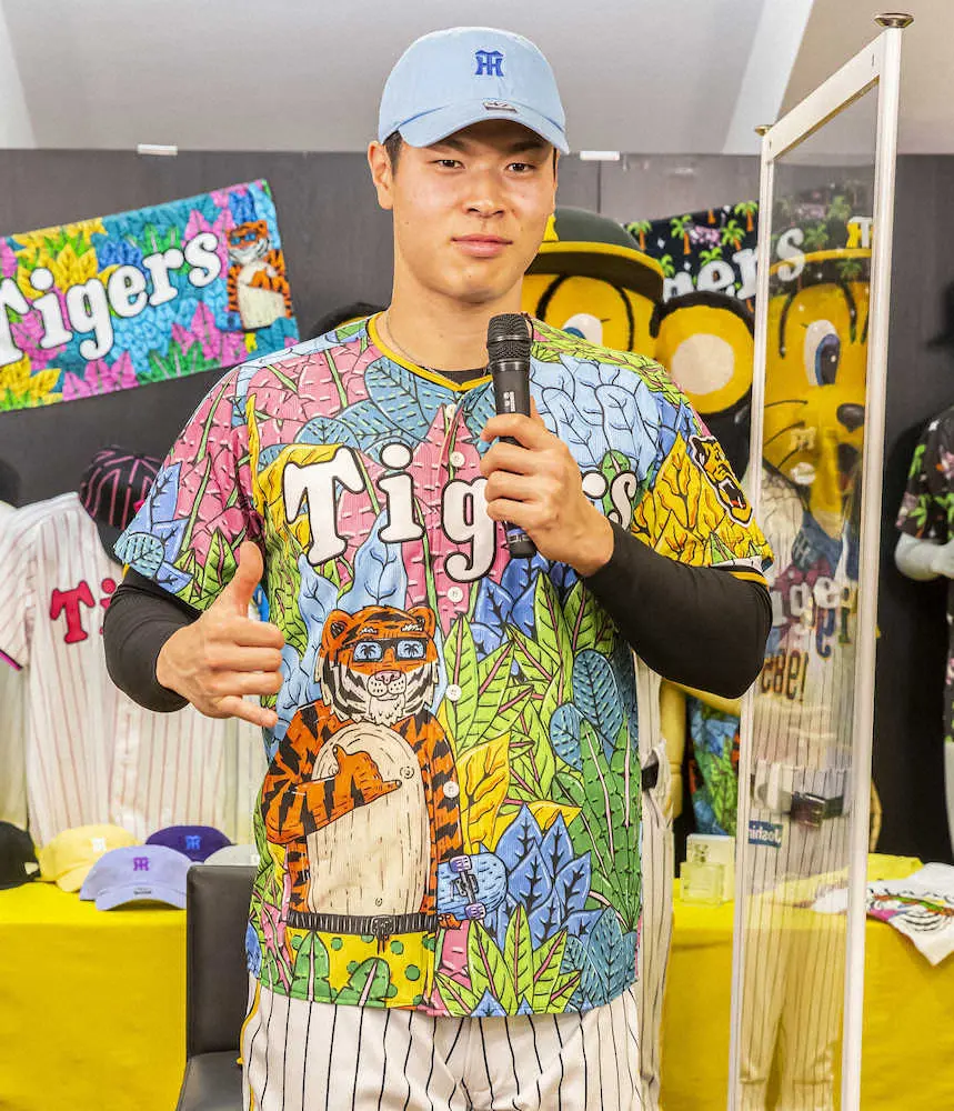 【画像・写真】さすが虎のアーチスト　阪神・佐藤輝　描画力でTシャツ商品化　同期3人売り上げバトル「自信しかない」