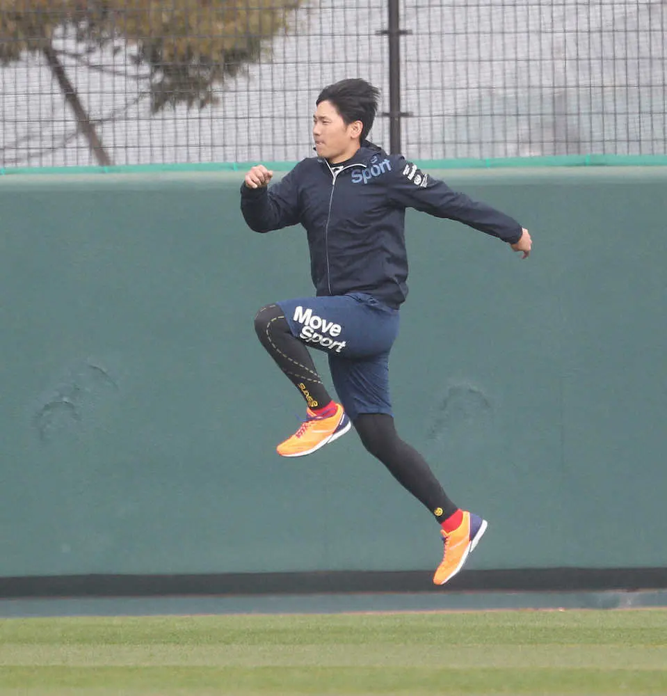 【画像・写真】＜ソフトバンク自主トレ＞トレーニングに励む石川（撮影・岡田　丈靖）