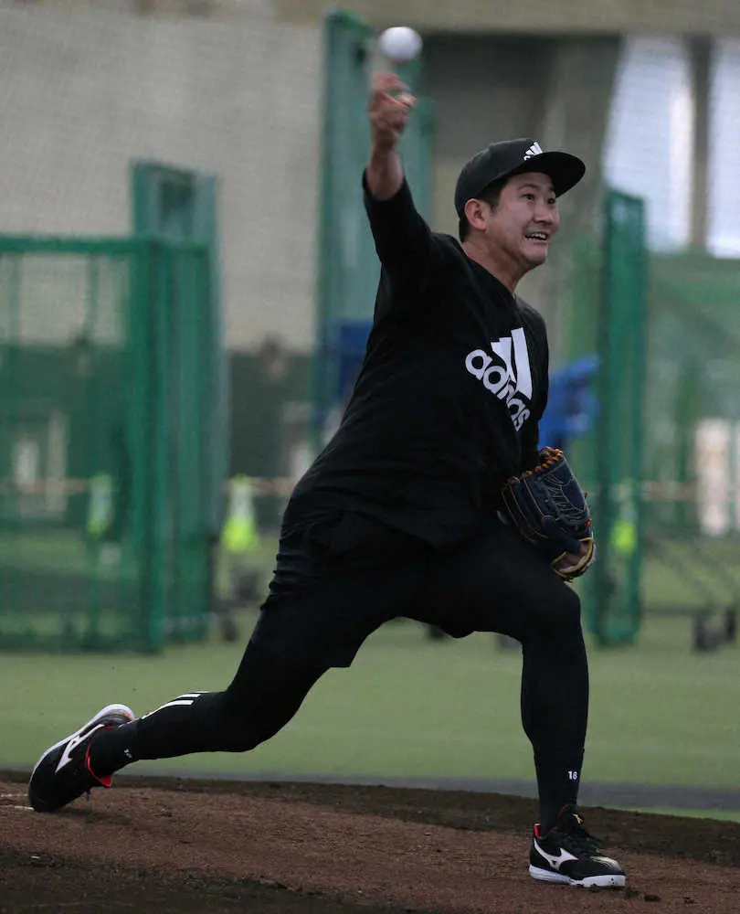 【画像・写真】巨人・菅野がブルペン一番乗り　4年ぶり200投球回へ「投げることを重点的に」