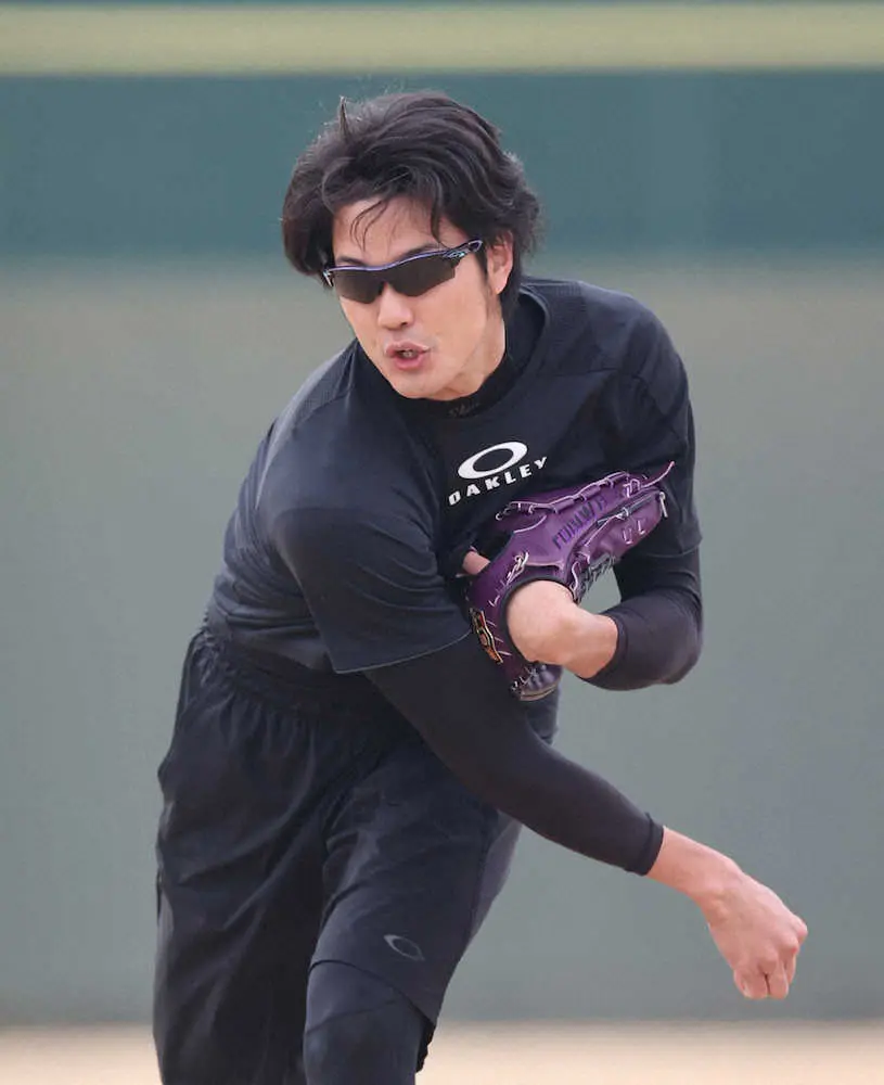 【画像・写真】阪神・藤浪が先乗り初日からブルペンで33球！年明けはG菅野に弟子入りでフォーム修正「シンカー」の声も