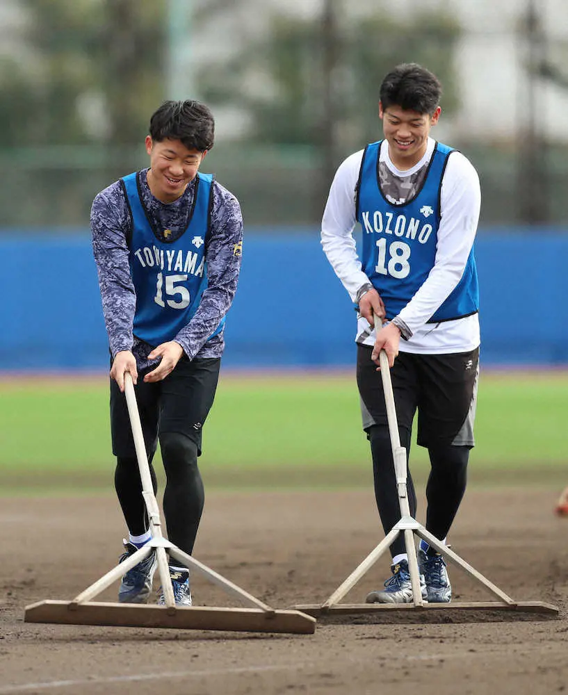 【画像・写真】DeNA小園さあキャンプイン!新人合同自主トレ打ち上げ点数は「80点。自分としてはすごくいい状態」