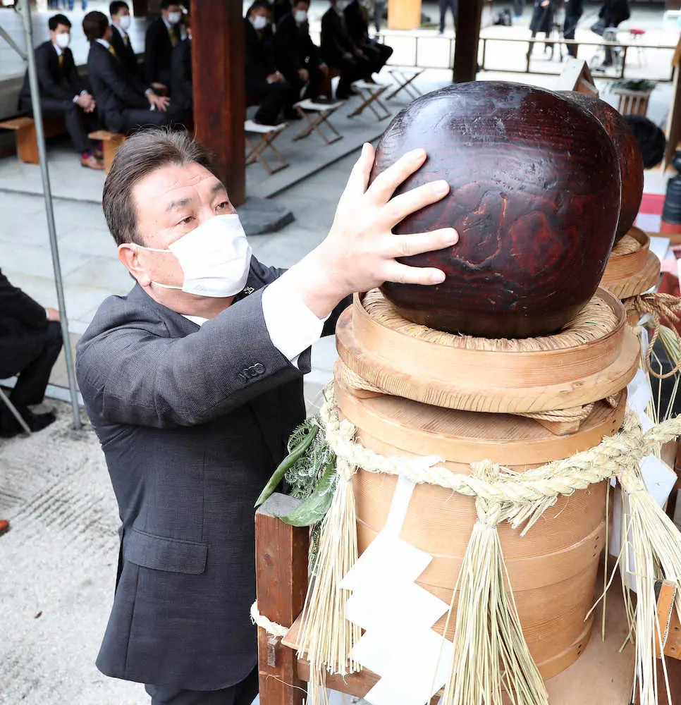 【画像・写真】ソフトバンク必勝祈願　藤本監督「身が引き締まる思い」