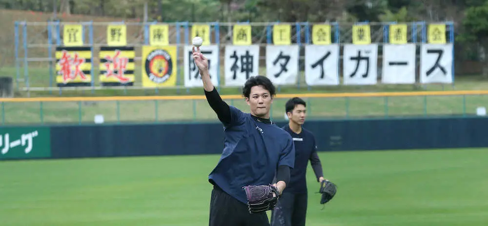 【画像・写真】阪神・藤浪　もう直球体感150キロ超え!受けた梅野が証言「内容の濃い投球。すごい楽しみ」