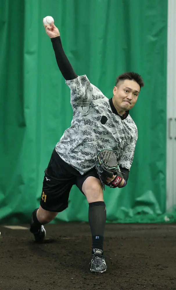 【画像・写真】秋山!!青柳!!伊藤将!!阪神開幕投手争いも熱い　候補3人衆が気合のブルペン競演
