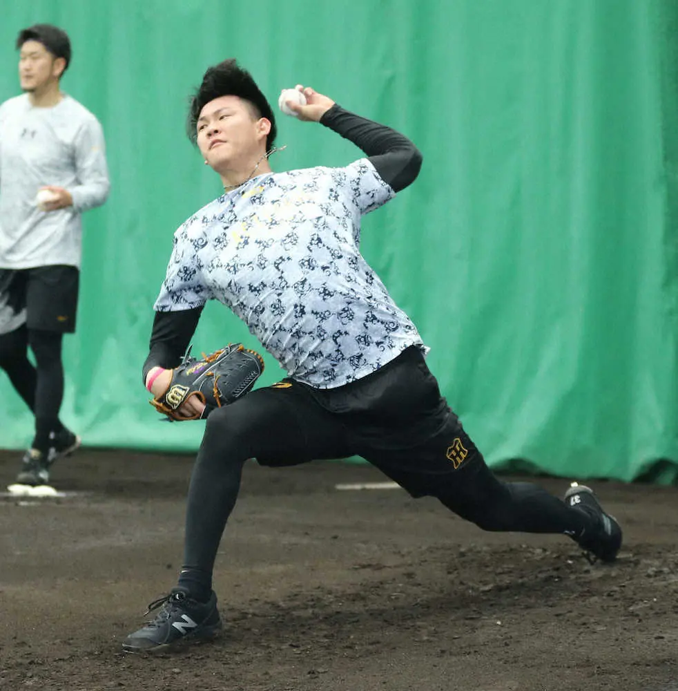 【画像・写真】阪神・及川“先発仕様”投げ込み宣言　再転向見据え「緩急が大事。カーブ、チェンジアップは投げていく」