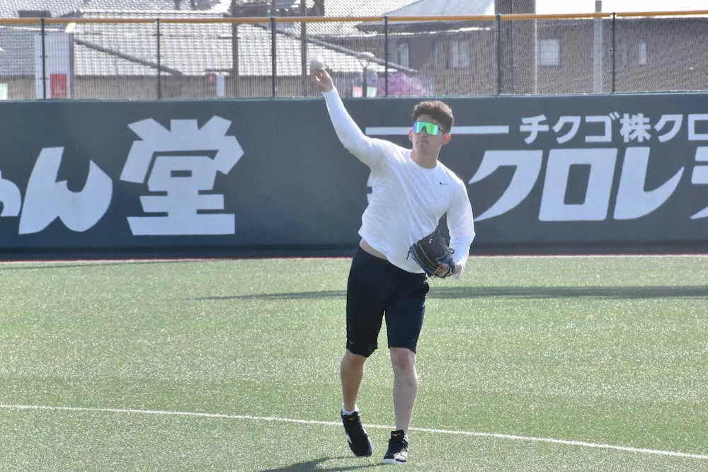 【画像・写真】ソフトバンク・ドラ1球打　初キャンプイン前に「礼儀を大切にしたい」　筑後で休日返上トレーニング