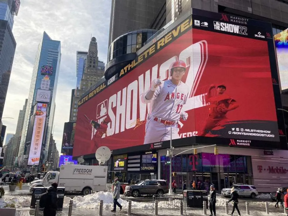 【画像・写真】ニューヨークのタイムズスクエアで「MLB　The　Show　22」のカバーアスリートにエンゼルス・大谷が決まったことが発表された（撮影・杉浦　大介通信員）