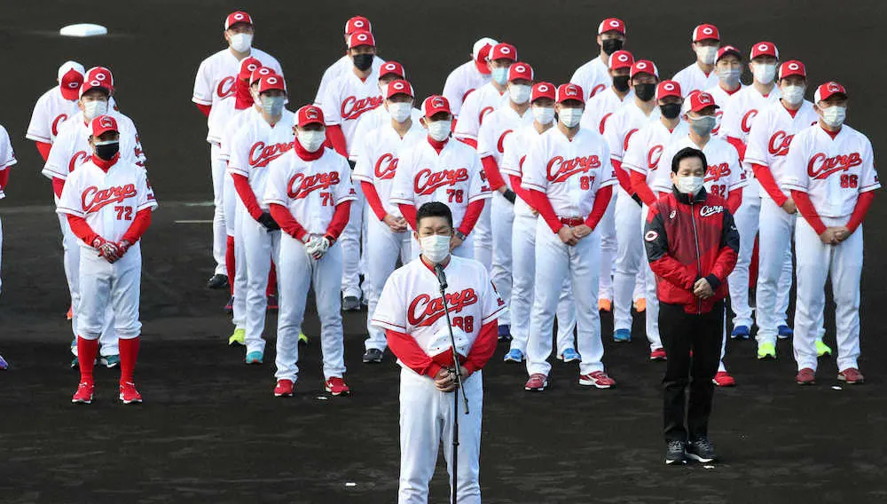 【画像・写真】広島2年ぶり日南キャンプスタート  堂林が号令「うちのビッグボスを胴上げしましょう！」