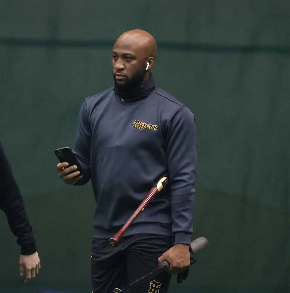 【画像・写真】阪神・ロハス&マルテの両助っ人がランチ特打　柵越え連発で上々スタート