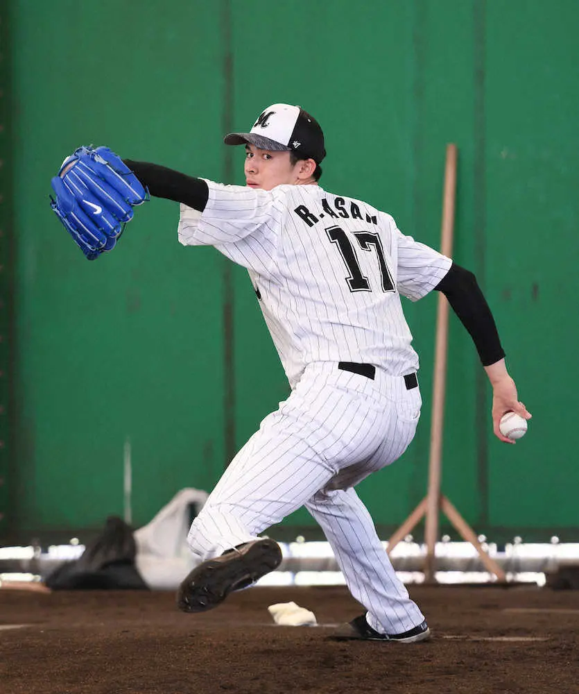 【画像・写真】ロッテ朗希 初日から捕手を座らせ31球に「気持ちよく強い球を投げられた」