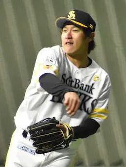 【画像・写真】ソフトB・柳田　Cマーク初披露で新主将の自覚　臨時コーチ役もお任せ！若鷹からの質問大歓迎