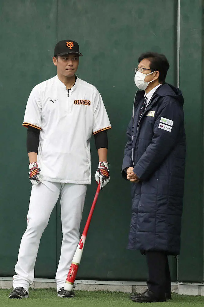 【画像・写真】巨人・坂本　3度目WBC出場へ「成績残さないと選ばれない」、侍・栗山監督と談笑「優しいイメージ」
