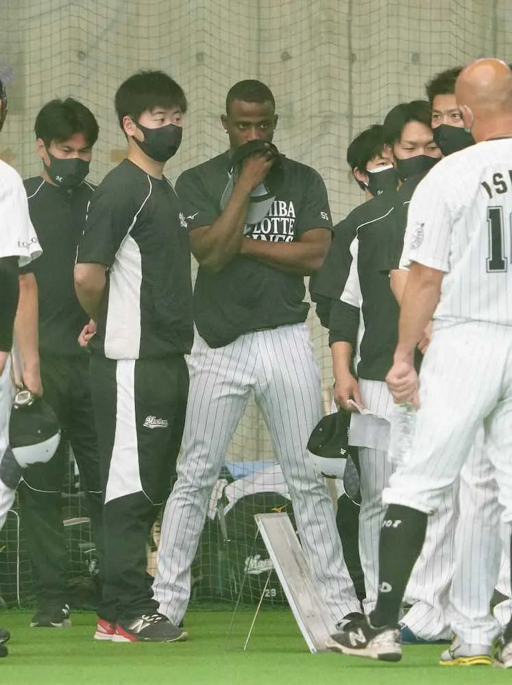 【画像・写真】ロッテ、エチェバリア来日2年目で初キャンプ―「打撃、走塁、守備全て強度上げる」