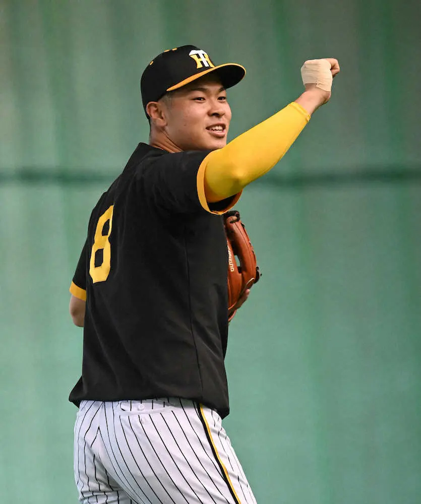 【画像・写真】阪神・佐藤輝「今年は前に飛ばせるように」　藤浪の豪球撃ちに気合