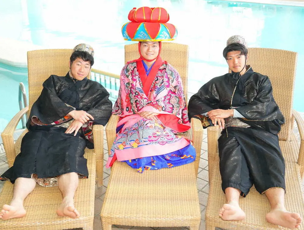 【画像・写真】DeNA新人オフ企画　女装の三浦銀二「僕が一番似合っている」