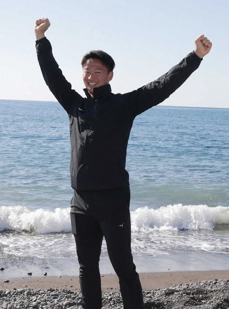 【画像・写真】阪神ドラ1・森木大智ら新人5選手がキャンプ休日に「安芸海岸」を散歩　第2クールへ向けリフレッシュ