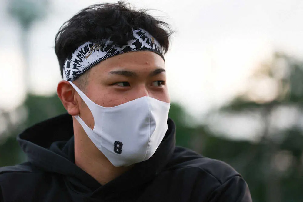 【画像・写真】【阪神・佐藤輝－亀山氏対談（下）】「ある意味内野以上に難しく感じるところはありました」