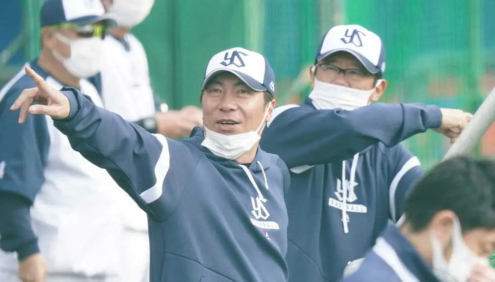 【画像・写真】ヤクルト古田臨時コーチ合流　早速ブルペンで石川の球受け「球が衰えたとは思わない」