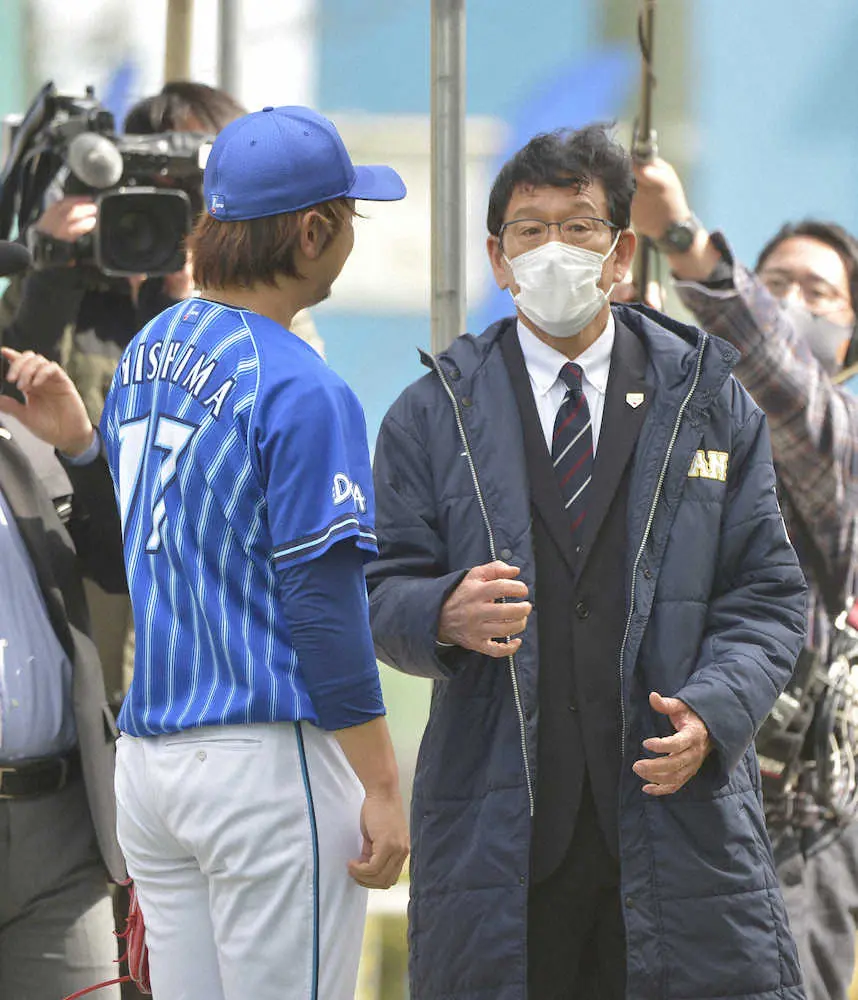 【画像・写真】侍ジャパン・栗山監督　抑え候補発掘へキャンプ視察開始「短いところを確実に」
