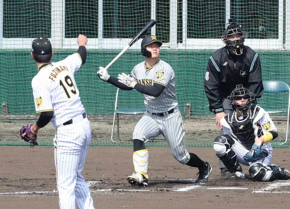【画像・写真】阪神・佐藤輝　“12球団1号”だ!「侍4番」最右翼にも浮上!!　今季初実戦の紅白戦初打席で藤浪撃ち