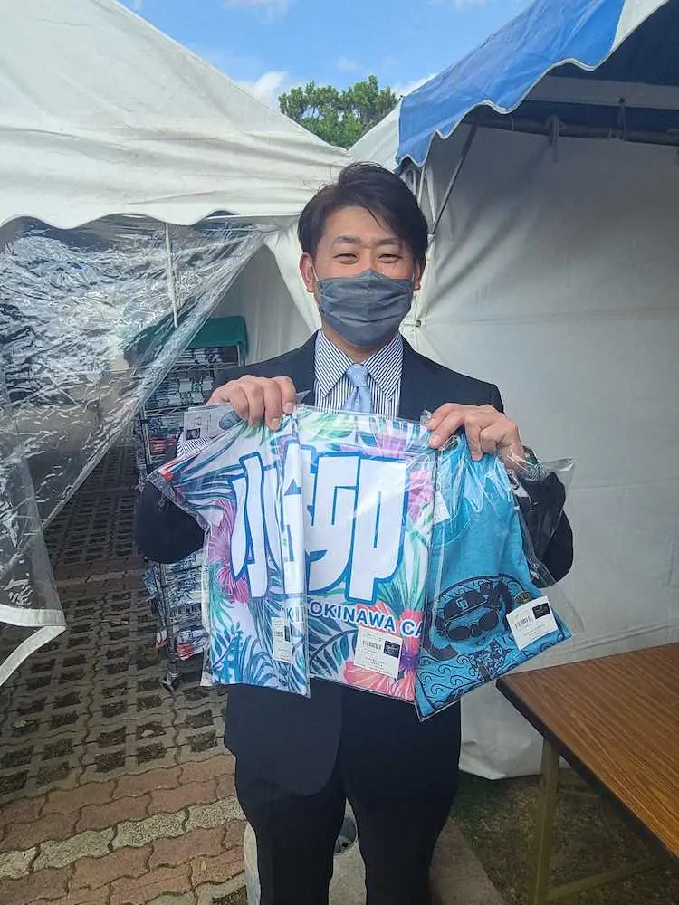 【画像・写真】松坂大輔氏　後輩のためなら…中日キャンプでグッズ購入「柳、小笠原タオルで体を…」