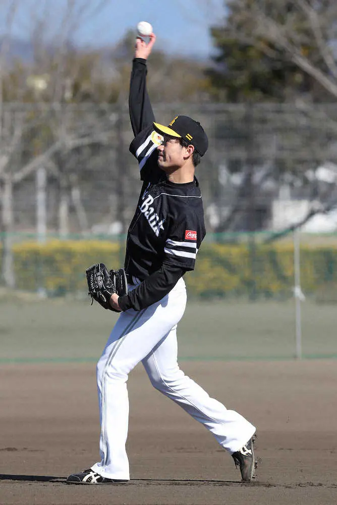 【画像・写真】ソフトバンク・武田　キャッチボール途中で切り上げ早々に帰宿　藤本監督「張りがあるみたい」
